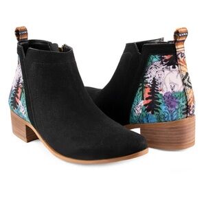 Inkkas Spirit Bear Black Ankle Boots Booties Vegan - New with box